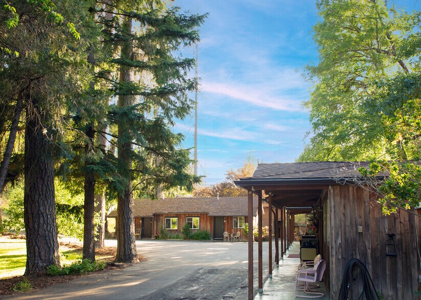 More Photos Of 2600 Rogue River Hwy, Grants Pass Hotel For Sale