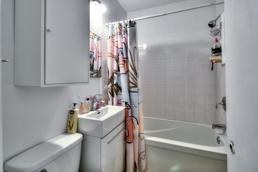 More Photos Of 3820 Rue Rachel E E, Montréal Multifamily For Sale