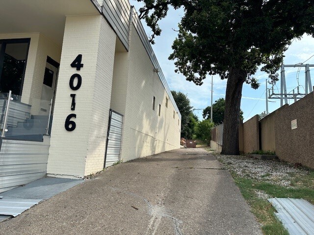 More Photos Of 4016 Harry Hines Blvd, Dallas Showroom For Sale