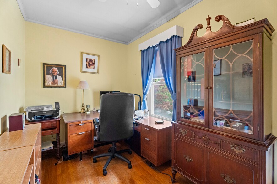 More Photos Of 32 E Main St, Mystic Office For Sale