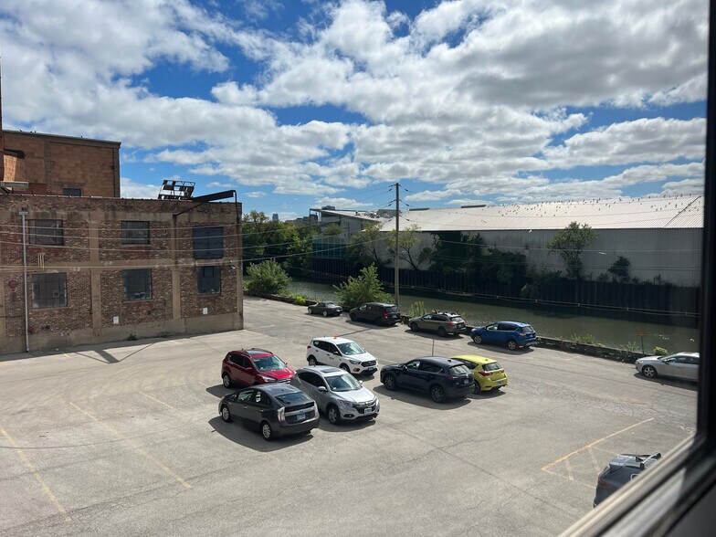 More Photos Of 1410-1440 N Kingsbury St, Chicago Manufacturing For Lease