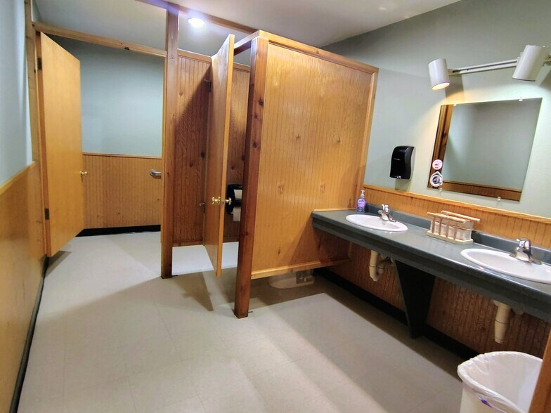 More Photos Of 71 N Grant St, Glidden Restaurant For Sale