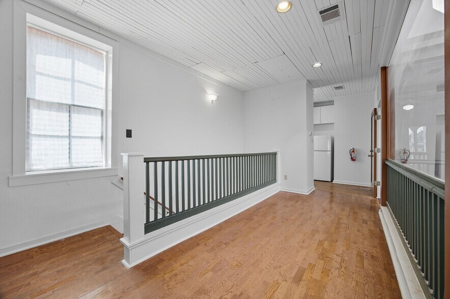 More Photos Of 101 East St, Hutto Storefront Retail Office For Lease