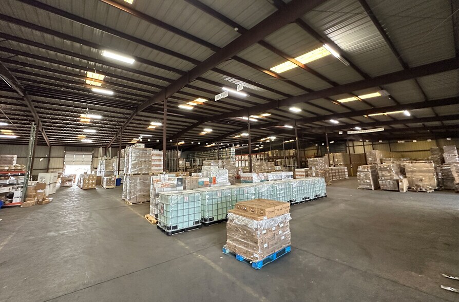 More Photos Of 8101 San Gabriel Dr, Laredo Distribution For Lease