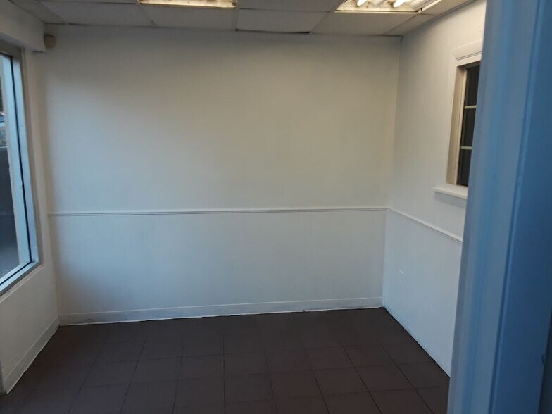 More Photos Of 99 B Winsted Rd, Torrington Unknown For Sale