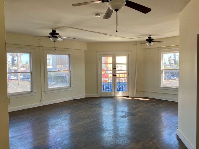 More Photos Of 970-980 Garnet Ave, San Diego Storefront Retail Office For Lease