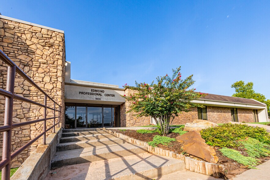 Primary Photo Of 1603 E 19th St, Edmond Coworking Space