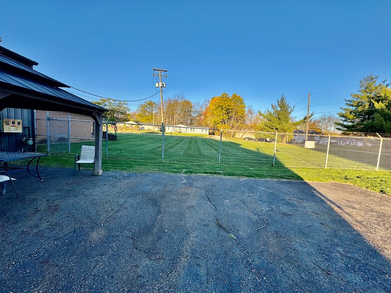 More Photos Of 3822 Victory Ave, Louisville Warehouse For Lease