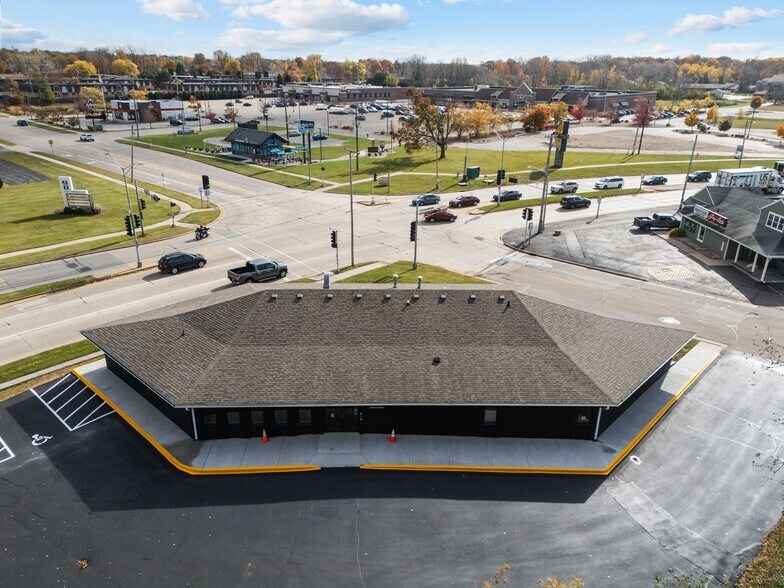 More Photos Of 2009 S Memorial Dr, Appleton Office For Sale