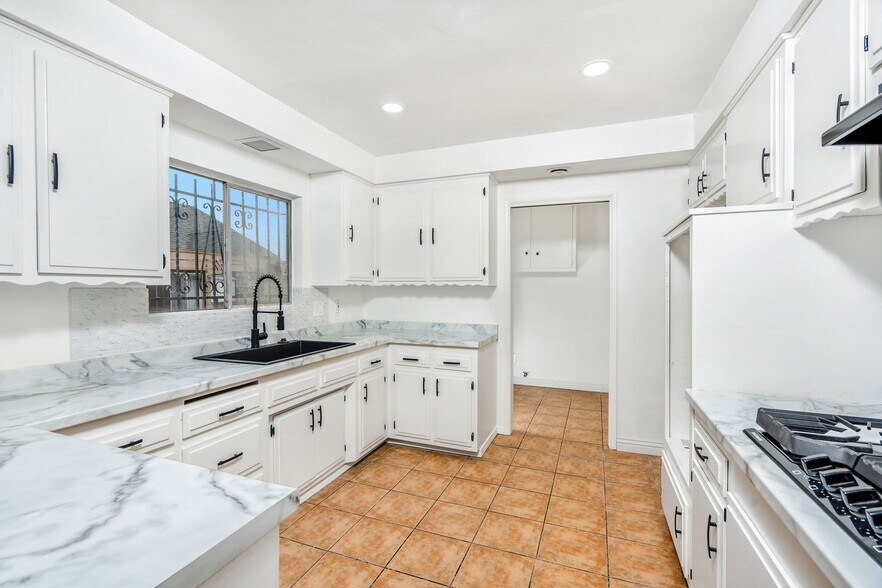 More Photos Of 4376 W 134th St, Hawthorne Apartments For Sale
