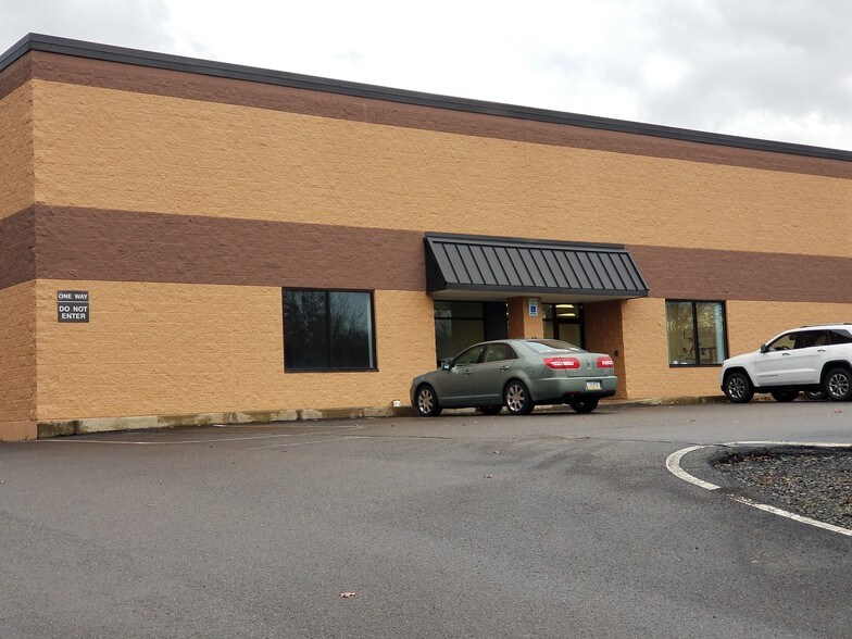 More Photos Of 70 Hillside Dr, Drums Flex For Lease