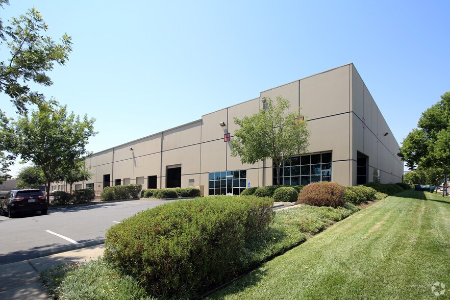 More Photos Of 8440 Rovana Cir, Sacramento Warehouse For Lease