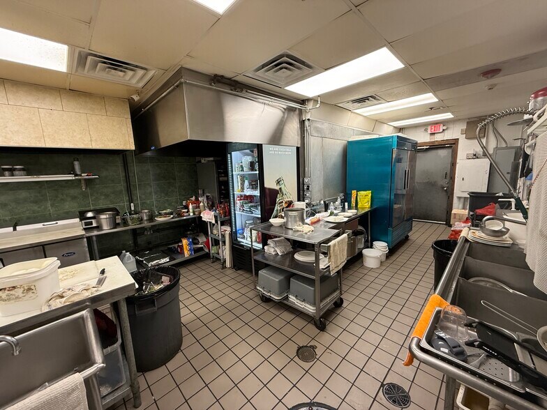 More Photos Of 301 W Northwest Hwy, Barrington Fast Food For Lease
