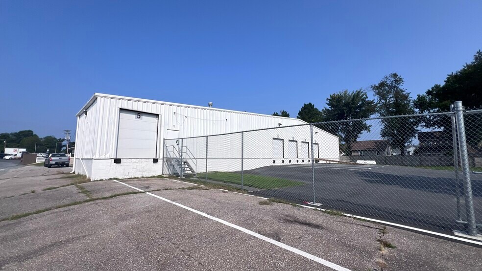 More Photos Of 6 NW Salevan Pl, Milford Warehouse For Lease