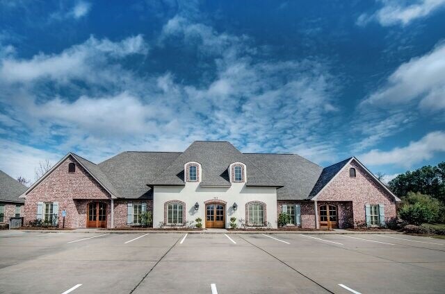 More Photos Of 302 Highland Park Cove, Ridgeland Medical For Sale