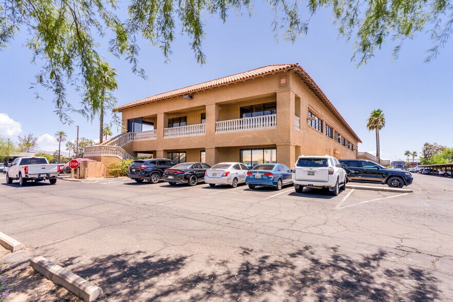 More Photos Of 1101 N Wilmot Rd, Tucson Unknown For Lease