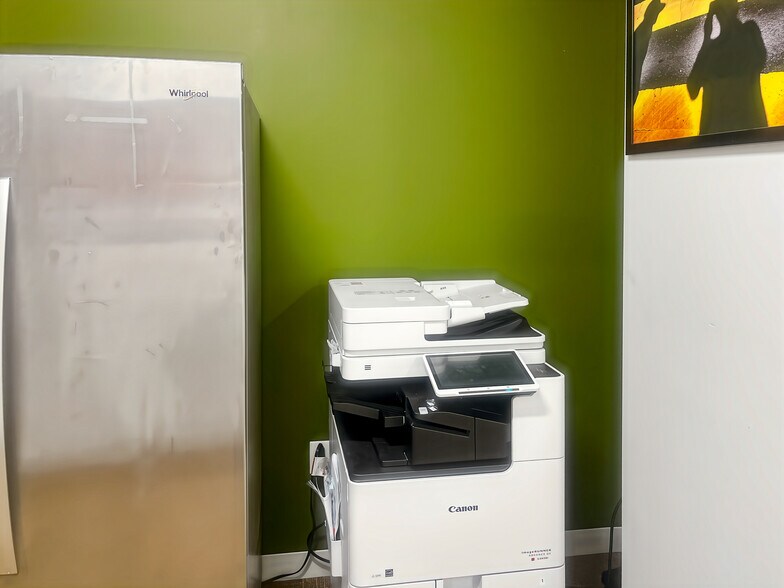 More Photos Of 400 N Main St, Royal Oak Coworking Space