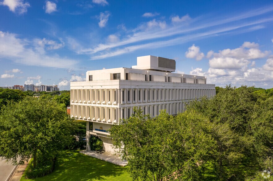 More Photos Of 400 University Dr, Coral Gables Office For Lease