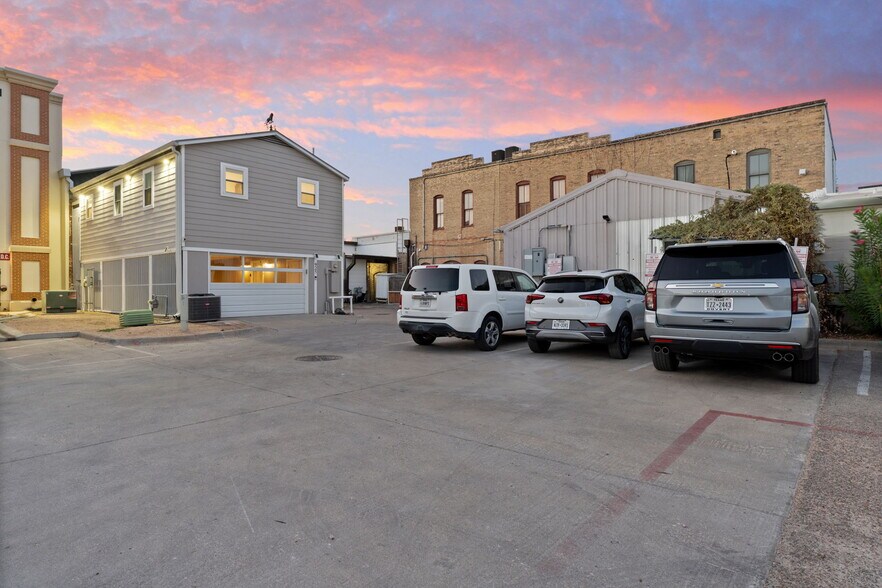 More Photos Of 925 Main St, Bastrop Office Residential For Sale
