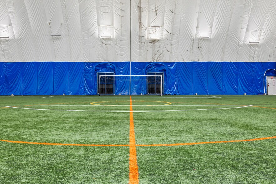 More Photos Of 901 Cannon Rd S, Dundas Sports And Entertainment For Sale