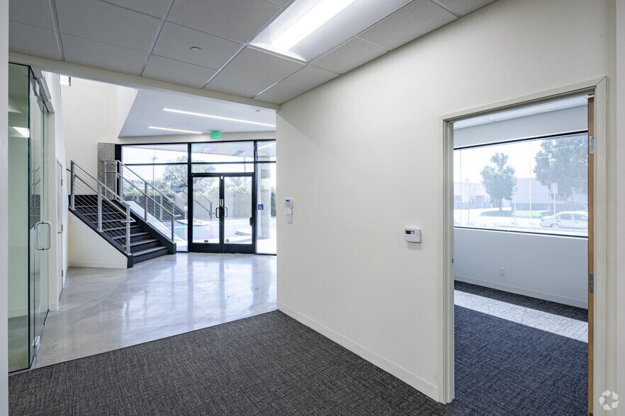 More Photos Of 1210-1230 N Red Gum St, Anaheim Warehouse For Lease