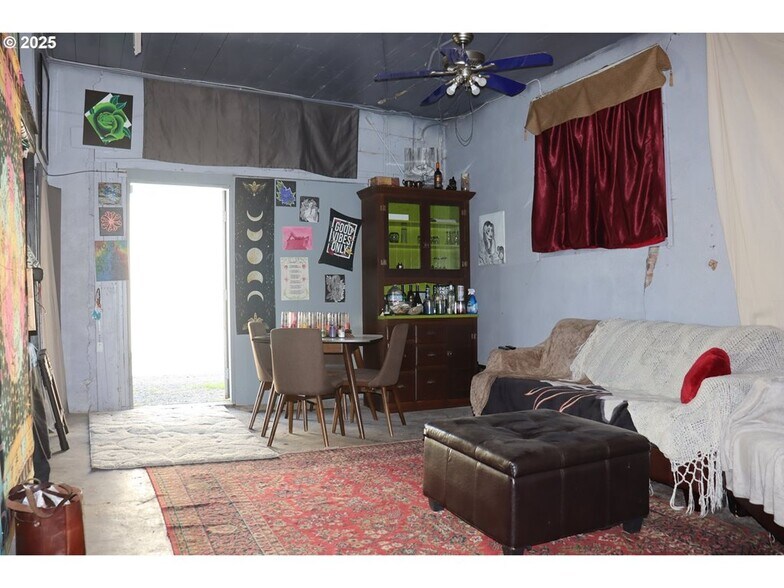 More Photos Of 2820 Broadway St, Baker City Flex For Sale