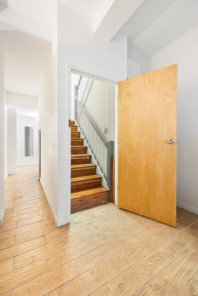 More Photos Of 235 E 49th St, New York Apartments For Sale