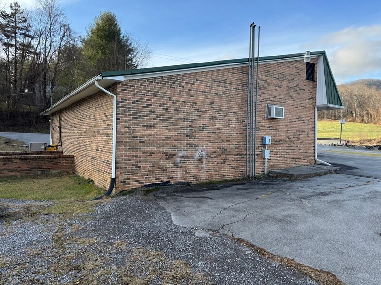 More Photos Of 116 Clear Fork Rd, Tazewell Convenience Store For Sale