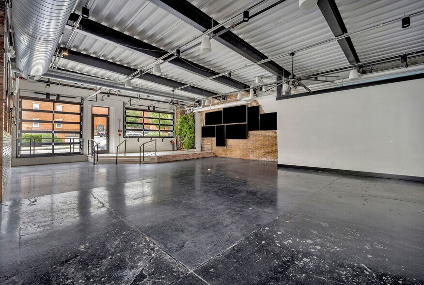 More Photos Of 331 E 13th St, Cincinnati Restaurant For Lease