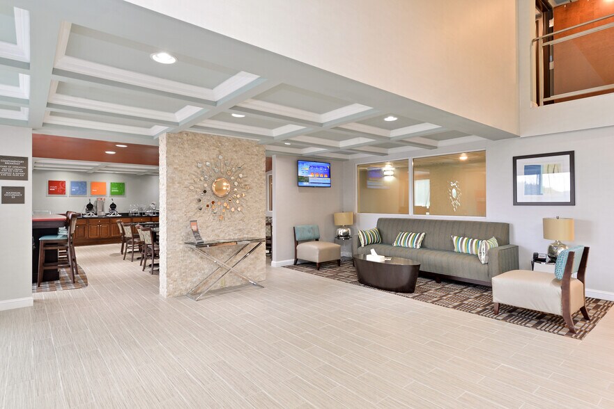 More Photos Of 3675 S 6th St, Springfield Hotel For Sale