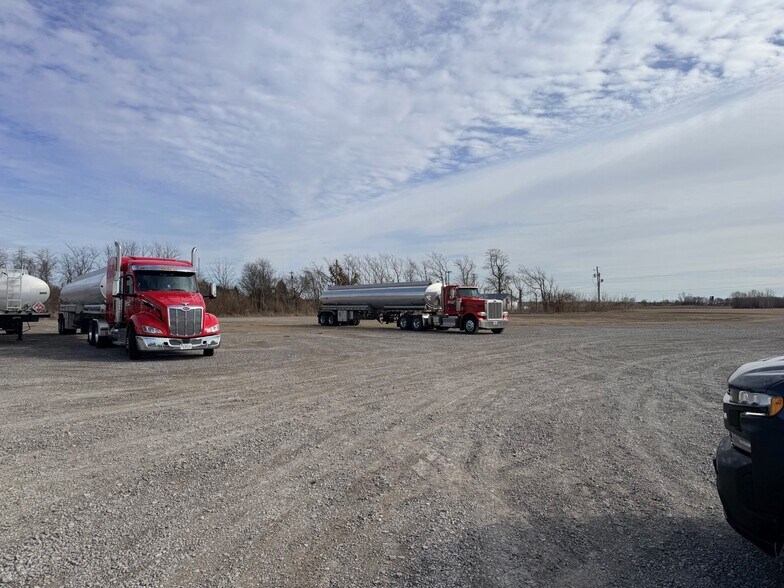 More Photos Of 328 S Interstate Dr, Sikeston Industrial For Lease