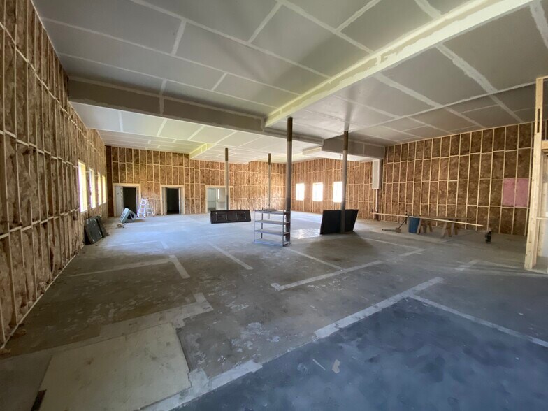 More Photos Of 212 3rd Ave, Radford General Retail For Lease
