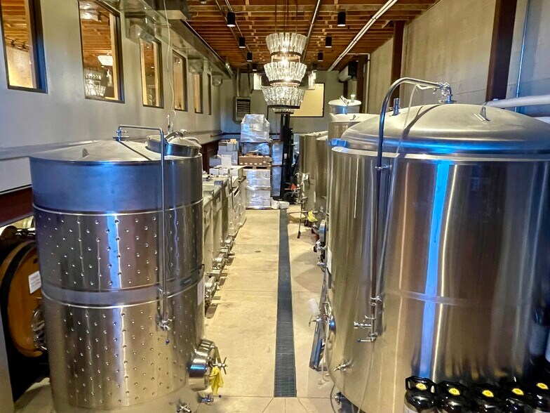 More Photos Of 2246 Larimer St, Denver Storefront For Sale