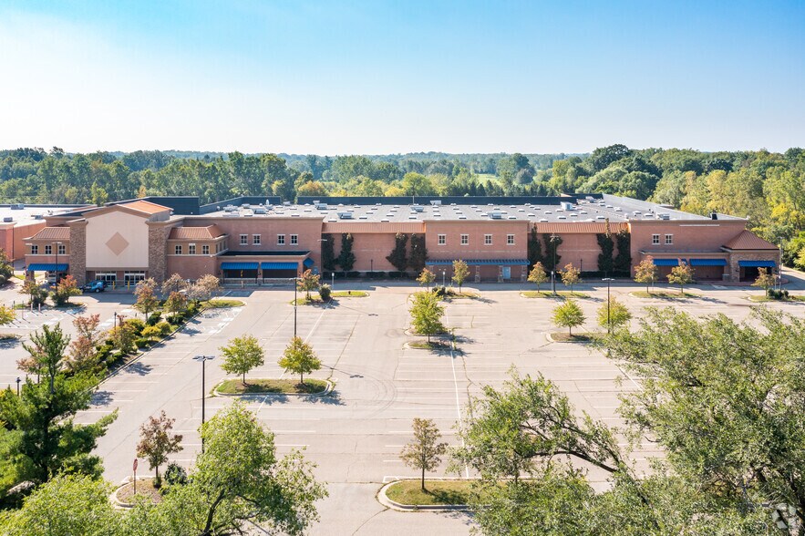 More Photos Of 32625 Northwestern Hwy, Farmington Hills General Retail For Sale