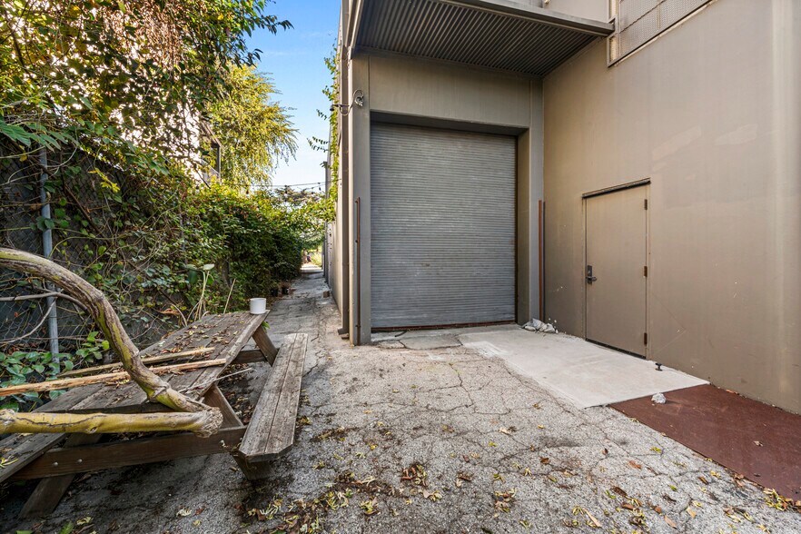 More Photos Of 2611-2619 Exposition Blvd, Los Angeles Loft Creative Space For Lease