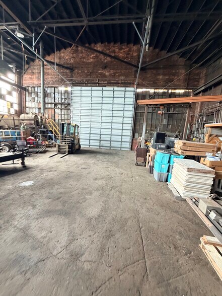More Photos Of 1609 Crystal Ave, Kansas City Warehouse For Sale