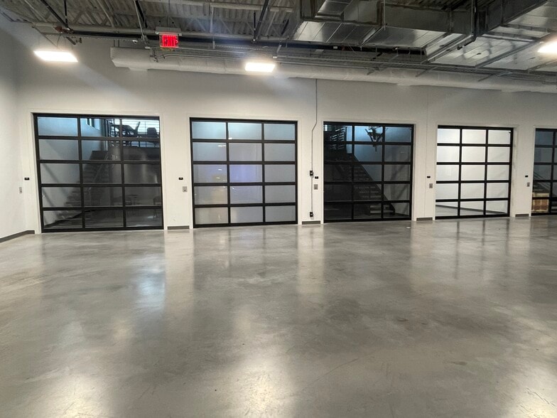 More Photos Of 4229 FM 620, Austin Showroom For Sale