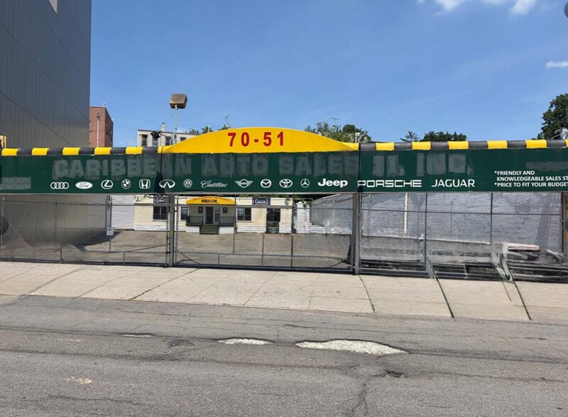 More Photos Of 7051 Queens Blvd, Woodside Land For Lease