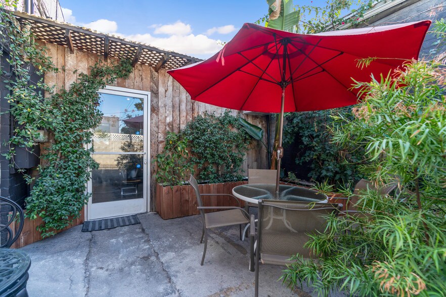 More Photos Of 201-205 S Robertson Blvd, Beverly Hills Storefront For Lease