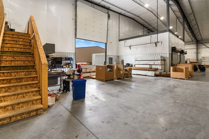 More Photos Of 209 Yukon Ln, Belgrade Warehouse For Lease