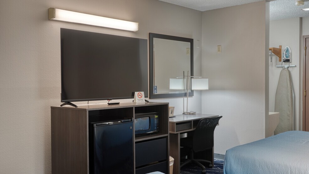 More Photos Of 2600 Whitewood Service Rd, Sturgis Hotel For Sale