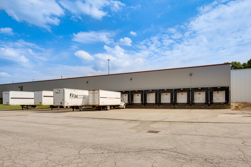 More Photos Of 9300 Dutton Dr, Twinsburg Warehouse For Lease