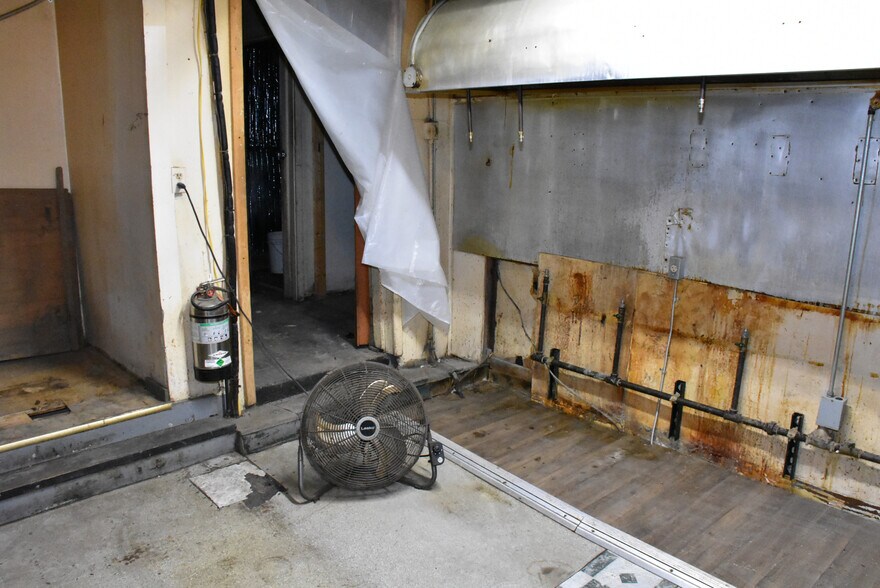 More Photos Of 106 S Main St, Springboro Storefront Retail Residential For Sale