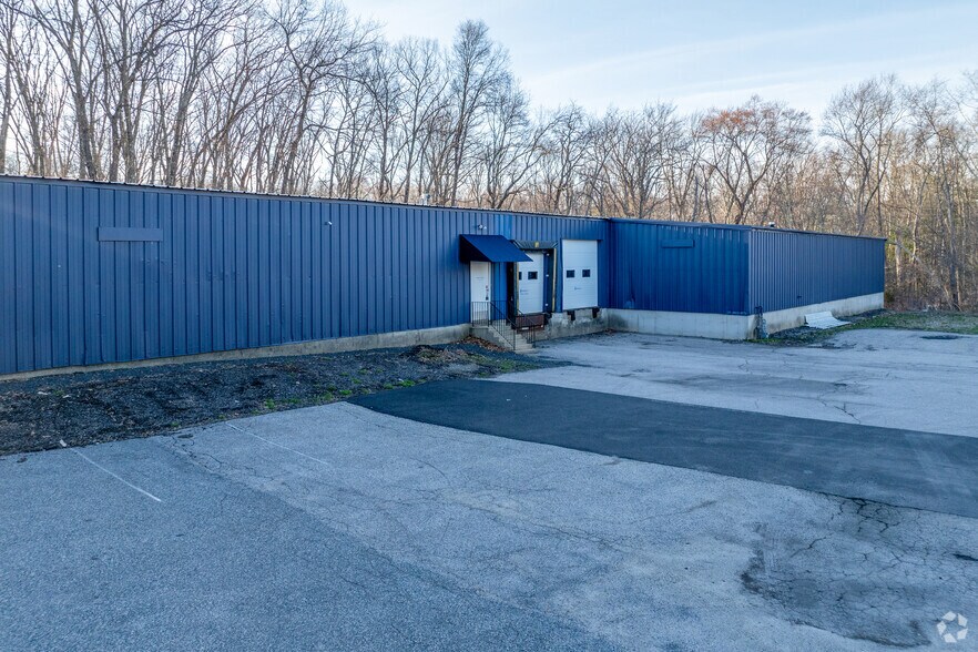 More Photos Of 68 Tower St, Hudson Warehouse For Sale