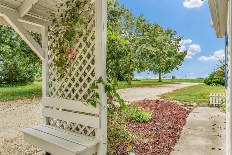 More Photos Of 1356 County Road 2900 N, Rantoul Specialty For Sale