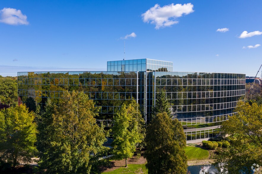 More Photos Of 5750 Old Orchard Rd, Skokie Office For Lease