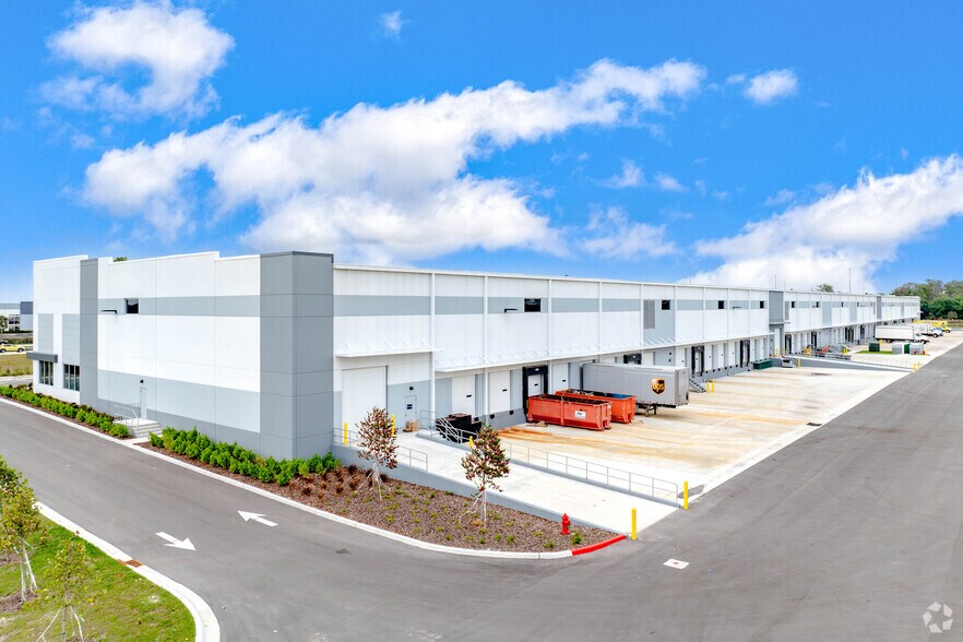 More Photos Of 6195 Tri County Commerce Way, Fort Myers Warehouse For Lease
