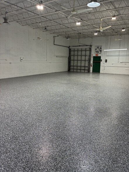 More Photos Of 4073 NE 5th Ter, Oakland Park Warehouse For Lease