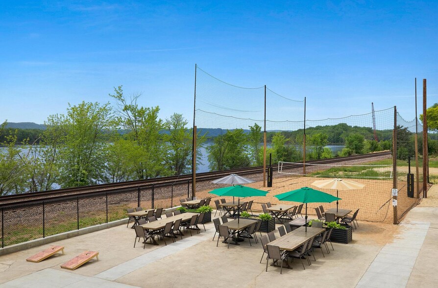 More Photos Of 115 N Shore Dr, Fountain City Restaurant For Sale