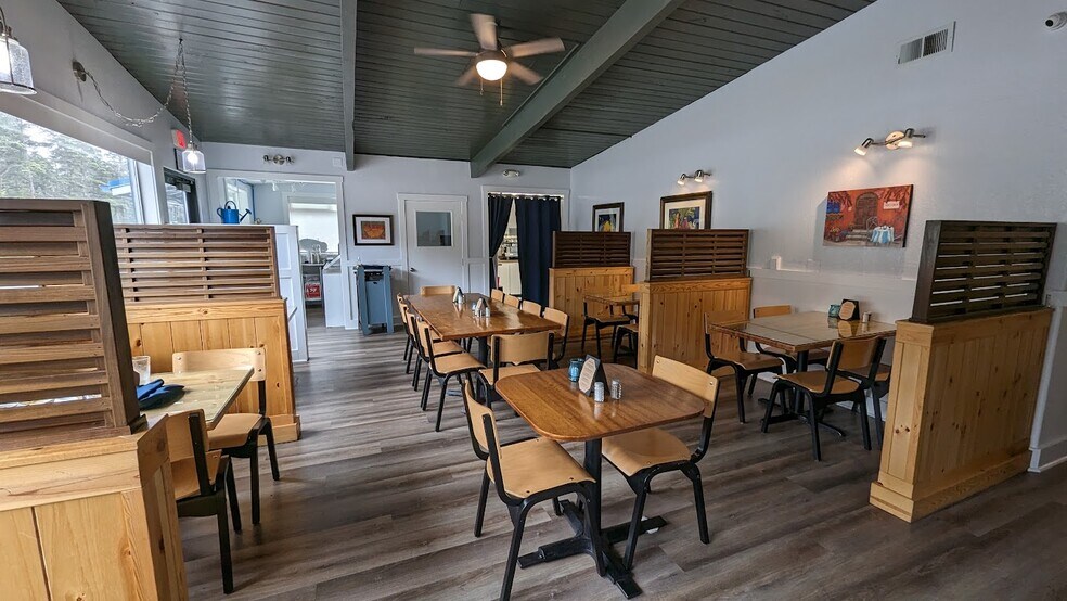 More Photos Of 3245 N Highway 101, Depoe Bay Restaurant For Sale
